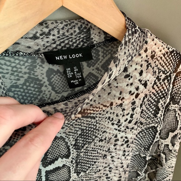 New Look snake print sheer crop top - Picture 2 of 2